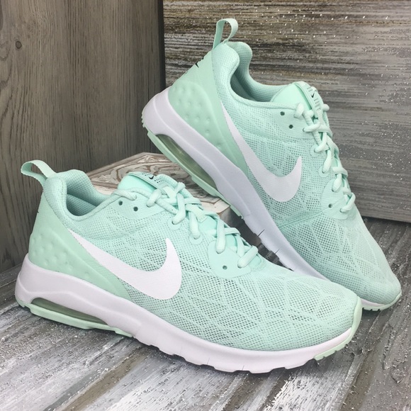 NIKE WMNS AIR MAX MOTION LW SE igloowhite black NWT NIKE WMNS AIR MAX MOTION LW SE igloowhite black NWT